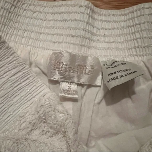 Miss Me White Lace Shorts - Picture 3 of 3